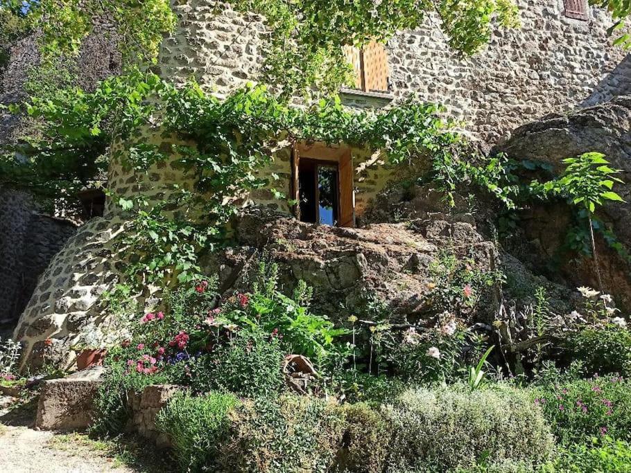 Gite Le Rocher Du Chateau De Retourtour لاماستر المظهر الخارجي الصورة